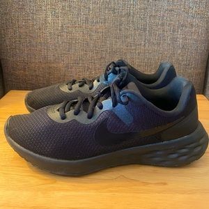 Women’s Nike Revolution 6 Shoes, Size 9.5